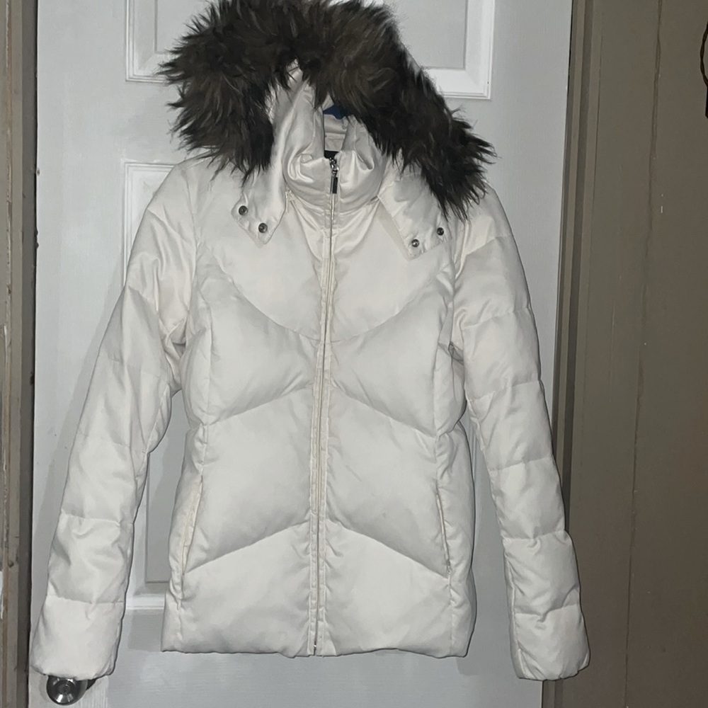 Women’s Nine West puffer jacket w fur size Med